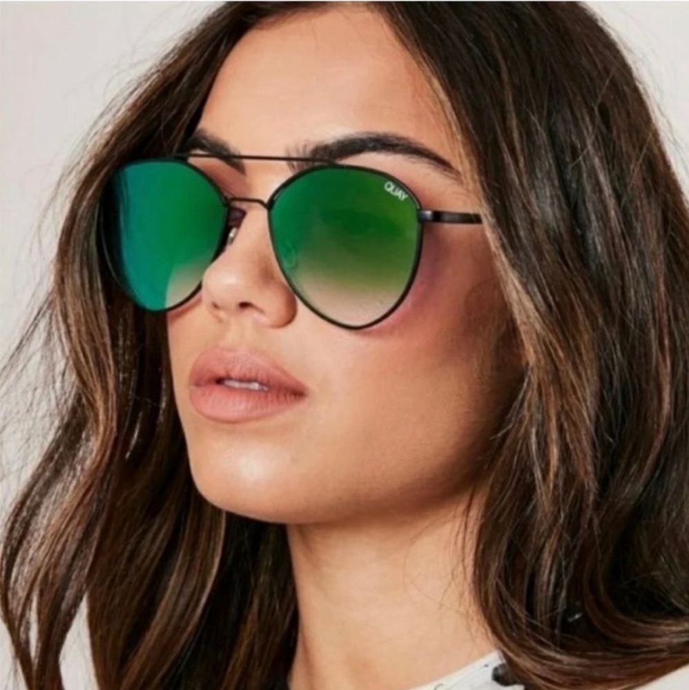 NWT Quay Australia ☆ Dragonfly Sunglasses - Green